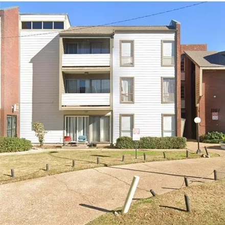 Buy this 1 bed condo on 1161 Lake Avenue in Metairie, LA 70005