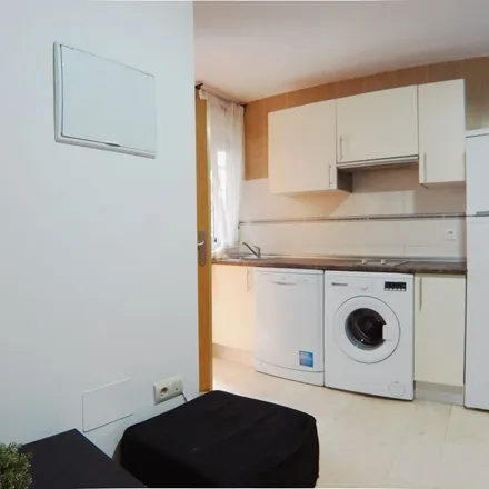Image 2 - Calle de Antonio Zamora, 48, 28011 Madrid, Spain - Apartment for rent