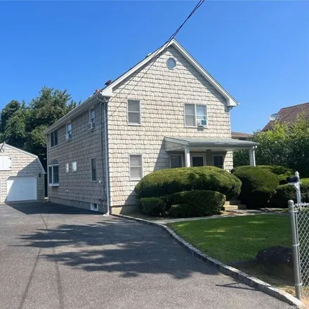 Image 2 - 111 Elm Ave, Glen Cove, New York, 11542 - House for sale