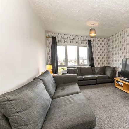 Image 3 - Palm Close, Urmston, M33 5LE, United Kingdom - Apartment for rent