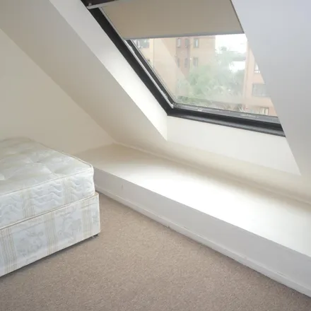 Rent this 3 bed room on 15-21 Leerdam Drive in London, E14 3JJ