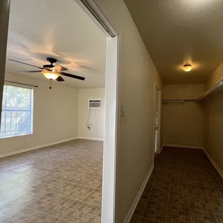 Image 6 - 251 East Lullwood Avenue, San Antonio, TX 78212, USA - Apartment for rent
