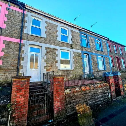 Rent this 4 bed townhouse on Glynfach Road in Cymmer, CF39 9LH