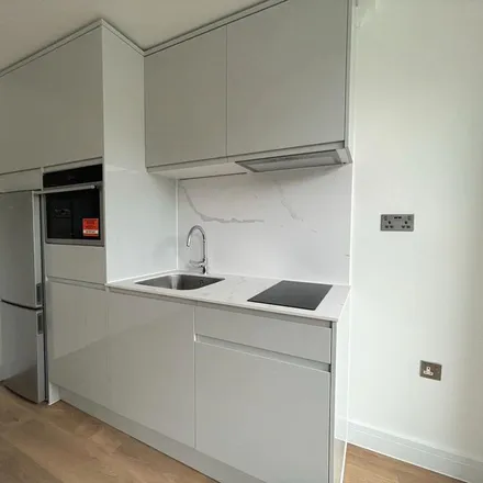 Image 4 - Herbert Road, The Hyde, London, NW9 6AY, United Kingdom - Apartment for rent