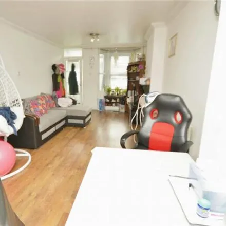 Image 4 - 25 St. Mary's Road, Watford, WD18 0DR, United Kingdom - Townhouse for sale