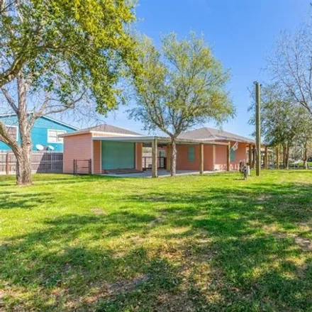 Buy this studio house on 1192 Mayes Road in Galveston County, TX 77650