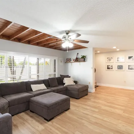 Image 6 - 6611 Southwest 72nd Street, South Miami, FL 33143, USA - Townhouse for sale