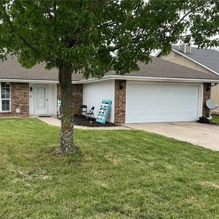 Buy this 3 bed house on 1067 Bedford Drive in Warrensburg, MO 64093