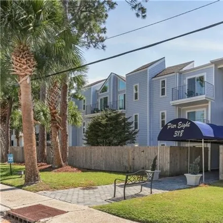 Buy this 1 bed condo on 318 Lake Marina Avenue in New Orleans, LA 70124