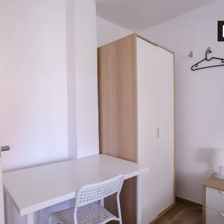 Image 3 - J&N Dent, Carrer del Mestre Valls, 46022 Valencia, Spain - Room for rent