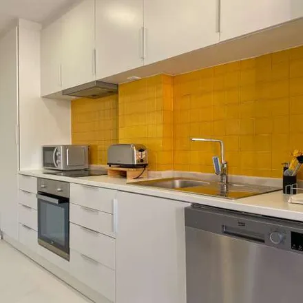 Rent this 3 bed apartment on Rua Nove de Abril in 4250-433 Porto, Portugal