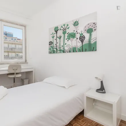 Rent this 6 bed room on LSB-00067 in Rua do Arco do Carvalhão, 1070-219 Lisbon