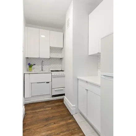 Image 7 - 8 Bethune Street, New York, NY 10014, USA - Apartment for rent