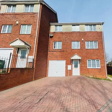 Rent this 4 bed townhouse on Brecknock Road in West Bromwich, B71 2RH