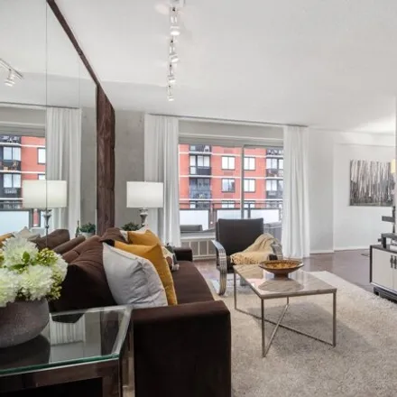 Image 1 - The Churchill, 300 East 40th Street, New York, NY 10016, USA - House for sale