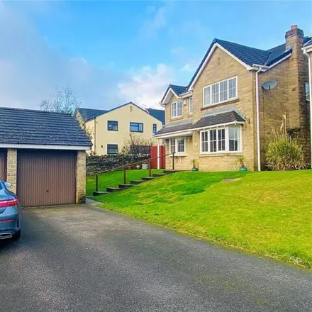 Buy this 4 bed house on Cliveden Avenue in Thornton, BD13 3TS