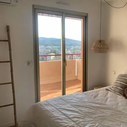Rent this 3 bed apartment on Le Lavandou in Avenue du Général de Gaulle, 83980 Le Lavandou