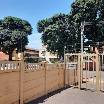 Rent this 3 bed apartment on Volkspele Drive in Pellissier, Bloemfontein