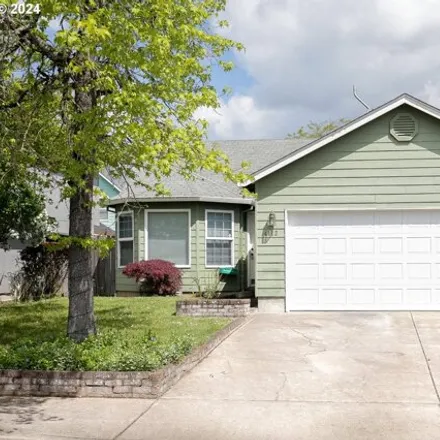 Buy this 3 bed house on 4112 South E Street in Springfield, OR 97478