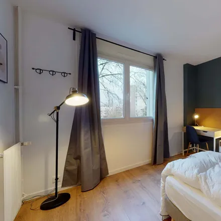 Rent this 5 bed room on 43 Rue Maximilien Robespierre in 94120 Fontenay-sous-Bois, France