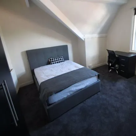 Image 1 - Burchett Terrace, Leeds, LS6 2LR, United Kingdom - House for rent