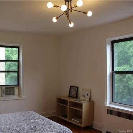 Image 1 - 675 Walton Ave Apt 4A, New York, 10451 - Apartment for sale