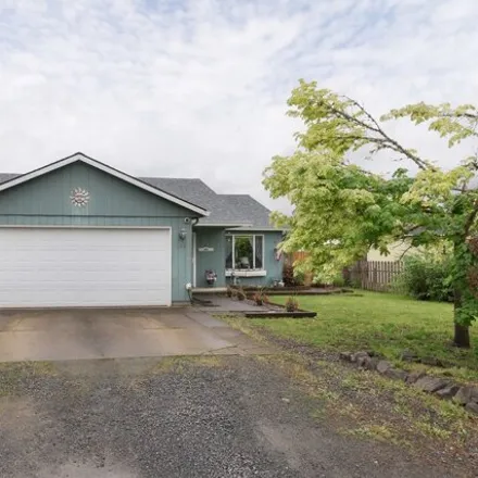 Buy this 3 bed house on 426 South 42nd Place in Springfield, OR 97478