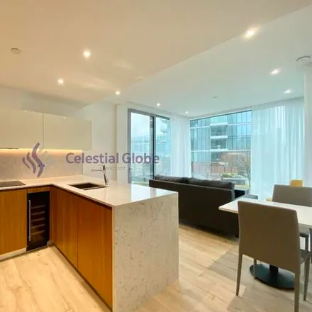 Rent this 1 bed room on Cassia House in Piazza Walk, London