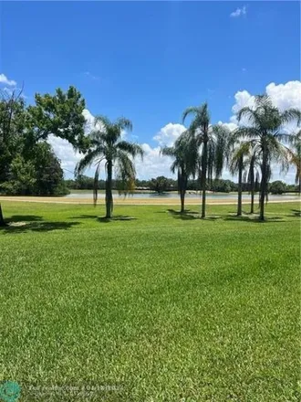 Image 4 - Malibu Drive, Weston, FL 33326, USA - Condo for rent