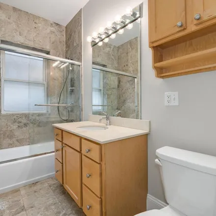 Image 2 - 5204-5206 North Glenwood Avenue, Chicago, IL 60640, USA - Apartment for rent