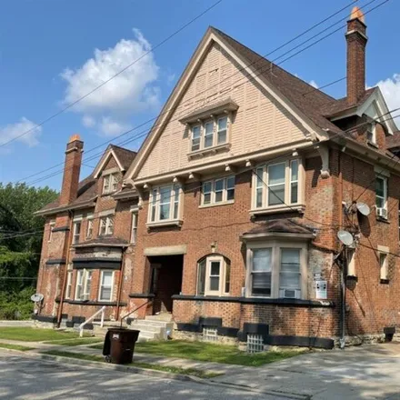 Buy this studio house on 671 Glenwood Avenue in Cincinnati, OH 45229