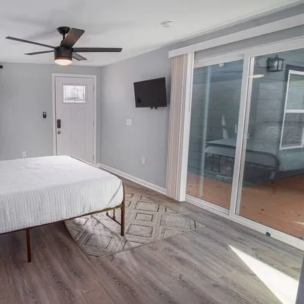 Rent this 5 bed house on San Antonio in Hoefgen Avenue, San Antonio