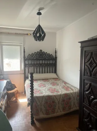 Rent this 3 bed room on Rua do Comércio in 2735-400 Sintra, Portugal