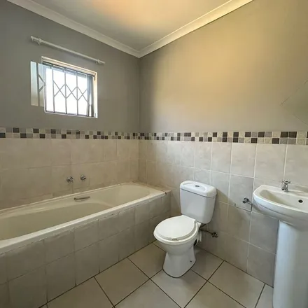 Image 3 - Progress Road, Lindhaven, Roodepoort, 1725, South Africa - Townhouse for rent