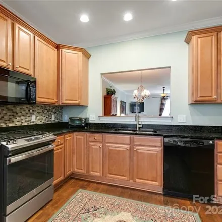 Image 4 - 126 Chatham Path, Plantation Walk, Hendersonville, NC 28791, USA - Condo for sale