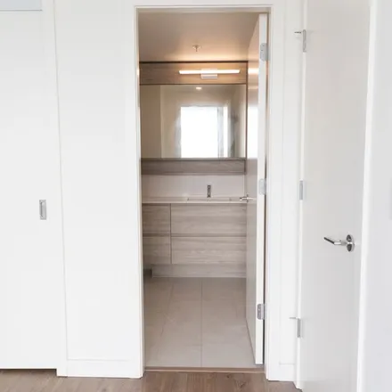 Image 3 - 585 Austin Avenue, Coquitlam, BC V3K 6R8, Canada - Apartment for rent