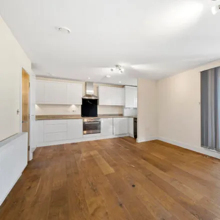 Image 1 - Greenview Drive, London, SW20 9DS, United Kingdom - Room for rent