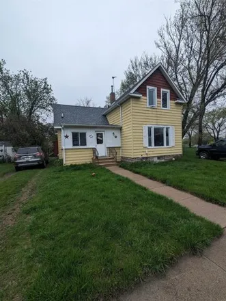 Buy this 3 bed house on 1556 North Madison Avenue in Mason City, IA 50401