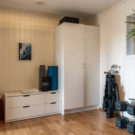 Rent this 5 bed apartment on Øverliveien 87 in 1290 Oslo, Norway
