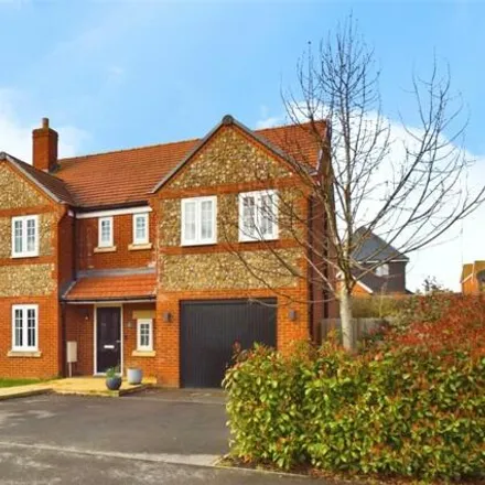 Buy this 5 bed house on Oakfield Lane in Basingstoke and Deane, RG19 8FP
