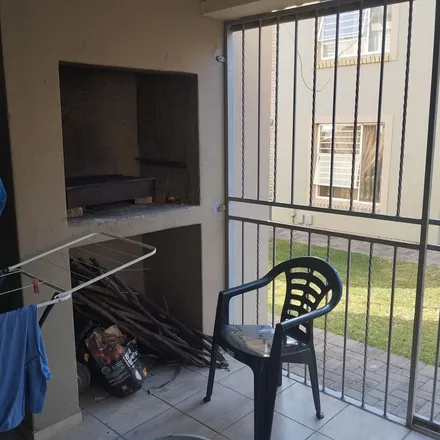 Rent this 3 bed apartment on Rustig Avenue West in Terenure, Gauteng