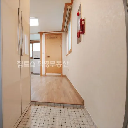 Rent this studio apartment on 서울특별시 마포구 중동 81-1