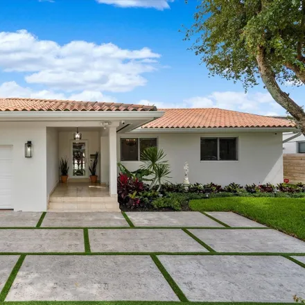 Image 2 - 13005 Keystone Terrace, Keystone Islands, North Miami, FL 33181, USA - House for sale
