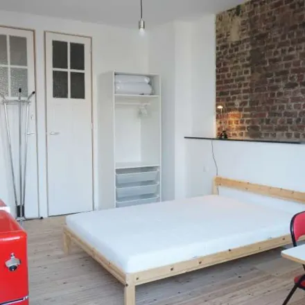Rent this 1 bed apartment on Rue des Alliés - Bondgenotenstraat 129 in 1190 Forest - Vorst, Belgium