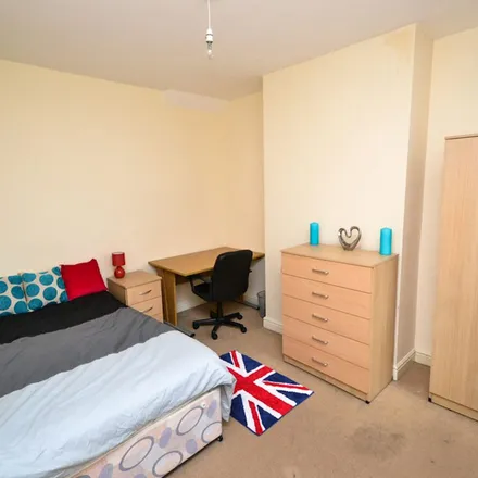 Image 6 - 2 Warwick Street, Nottingham, NG7 2PJ, United Kingdom - Apartment for rent