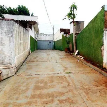 Buy this 5 bed house on Rua Claudemiro José de Souza in Brasil, Uberlândia - MG