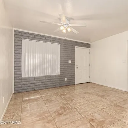 Image 4 - 3325 East Pinchot Avenue, Phoenix, AZ 85018, USA - Apartment for rent