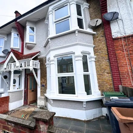 Rent this 3 bed townhouse on Buckingham Road in High Road Leyton, London