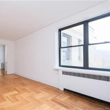 Buy this studio apartment on 2685 Creston Avenue in New York, NY 10468