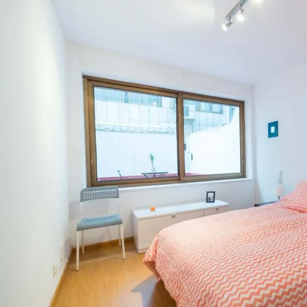 Rent this 2 bed room on Edificio Apolo in Bulevar Austria, 46002 Valencia